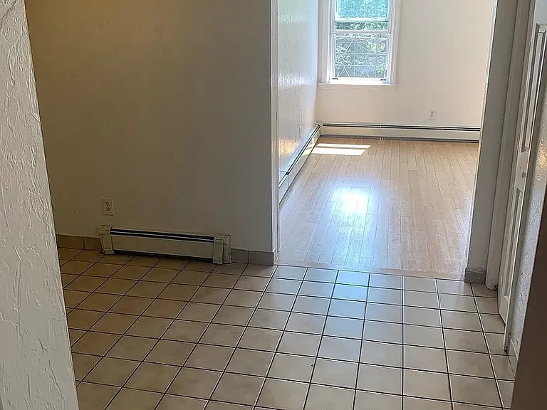 27 Williams St #1A — Photo 2