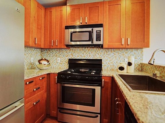 3rd image of 5303 Satsuma Ave Unit 105
