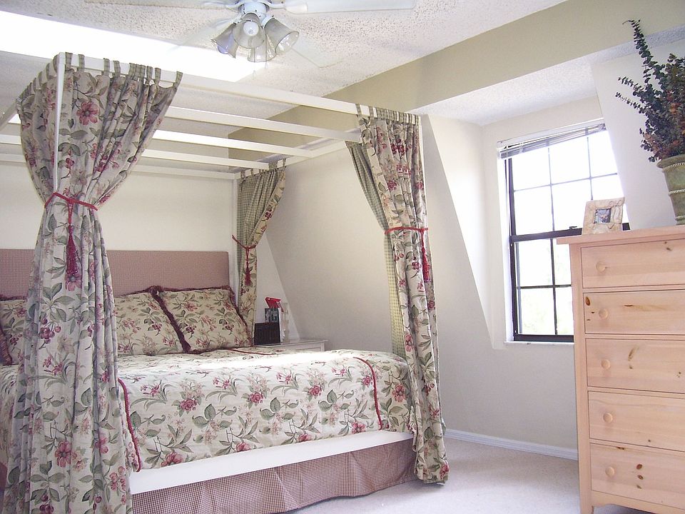 1st image of 363 Rockwell Cir