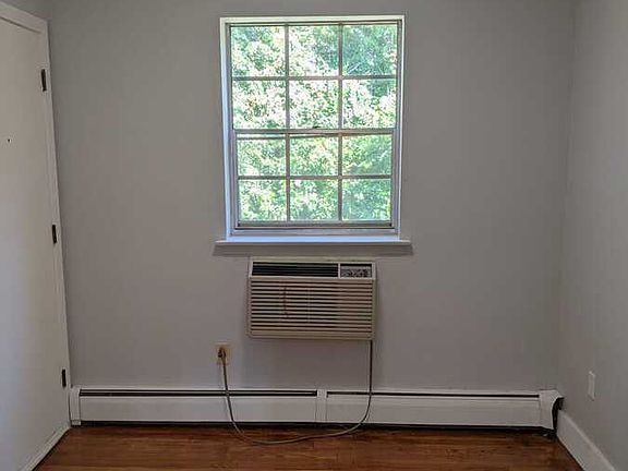 4th image of 36 Old Pepperidge Ln #28-6