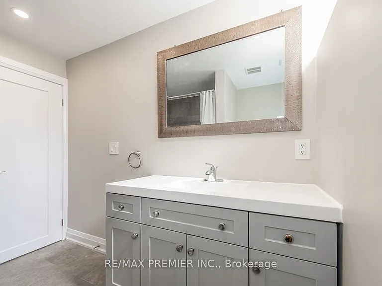 569 Roding St #BASEMENT — Photo 14