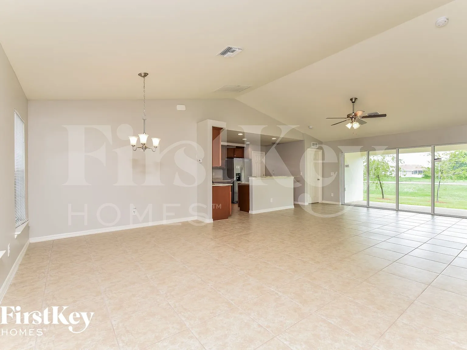 4 bed, 2.0 bath, 1828 sqft, $2,590 — Photo 4