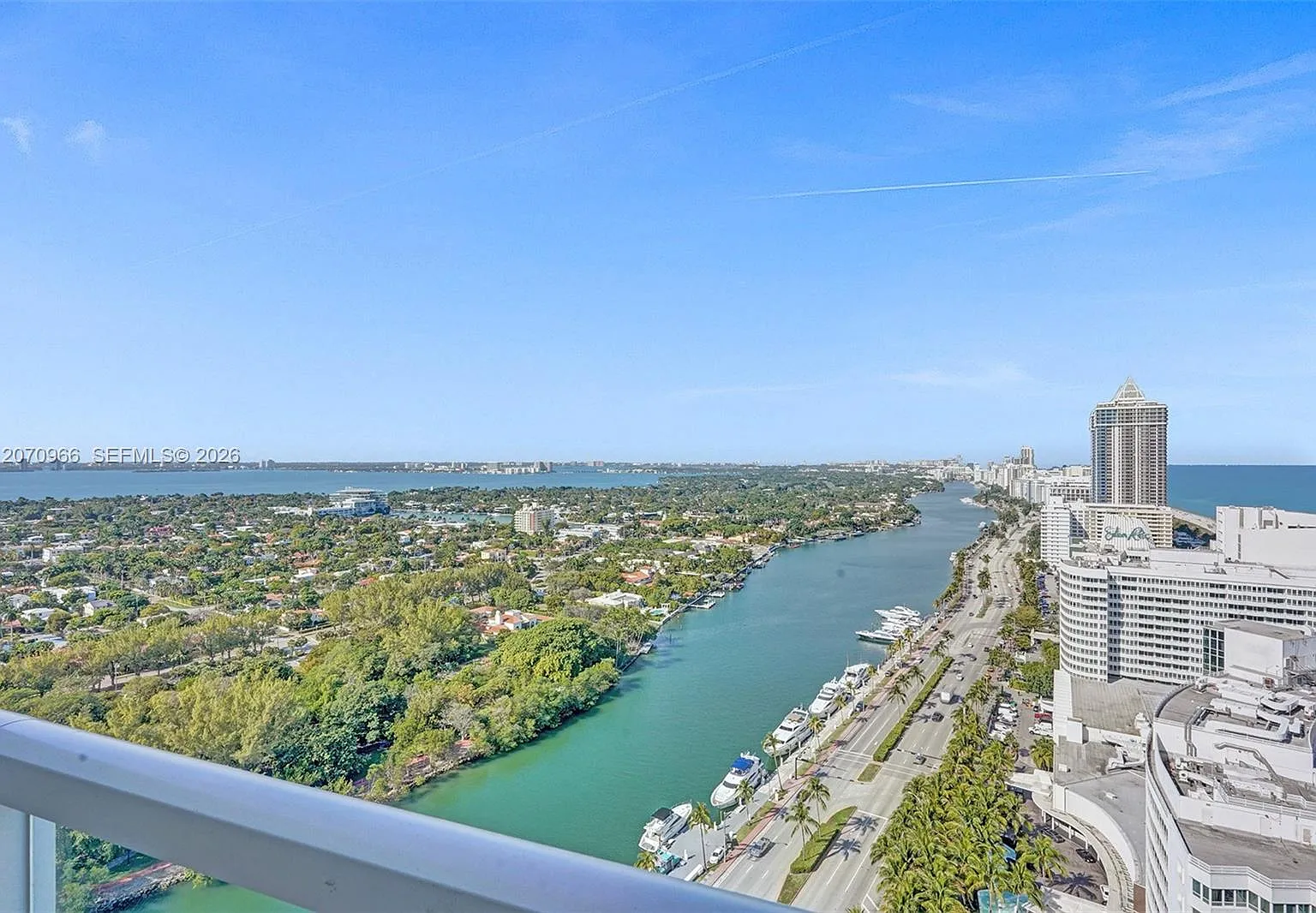 Fontainebleau Ii Condo — Photo 2