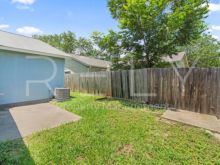 CV-AUS8001 West Gate — Photo 33
