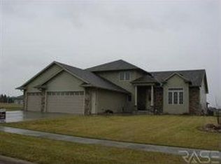 2061 S Abbeystone Ct, Sioux Falls, SD 57110