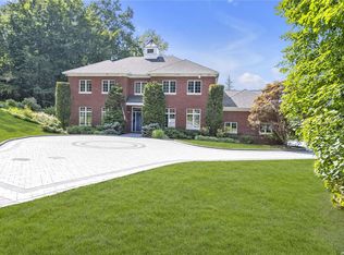 68 Glenwood Rd, Roslyn Harbor, NY 11576