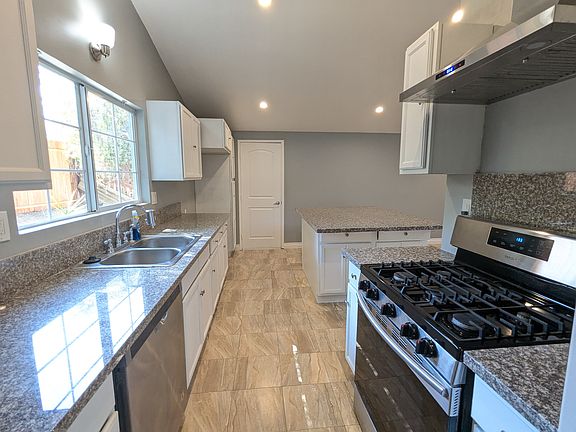 5th image of 20416 Coulson St