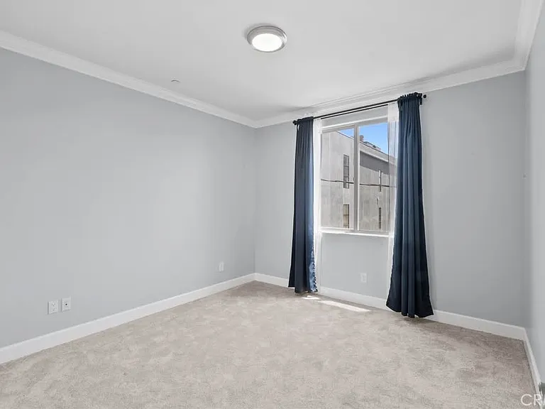 11280 La Maida St #303 — Photo 6