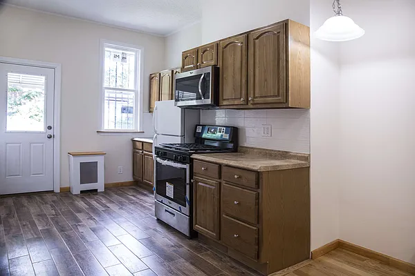 Rented by Compass | media 12