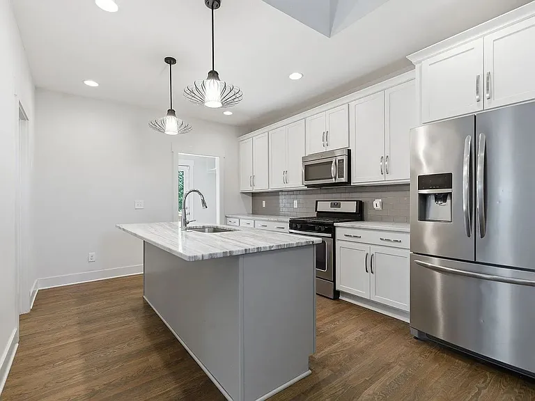 1224 Bessie Ave — Photo 6