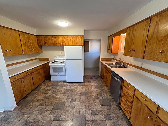 5th image of 259 Maple St