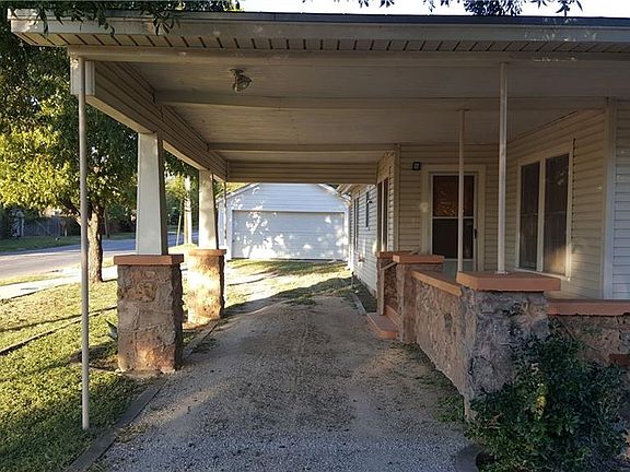 2nd image of 1042 Palm St