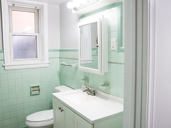 2nd image of 1327 N Harlem Ave #Basement