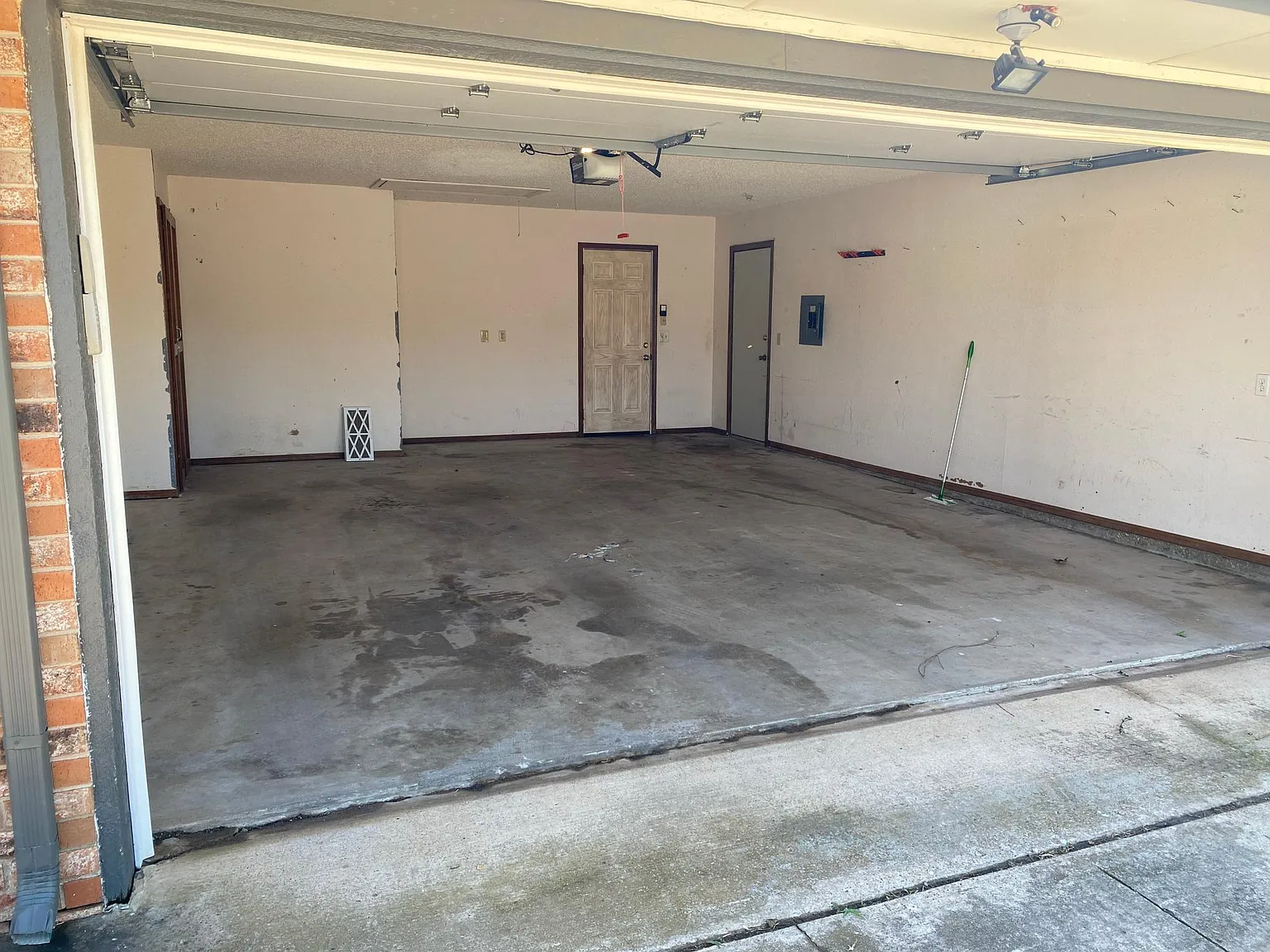 3 bed, 1684 sqft, $1,999 — Photo 3