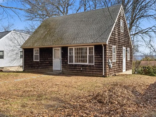 16 Triton Dr N, Saunderstown, RI 02874