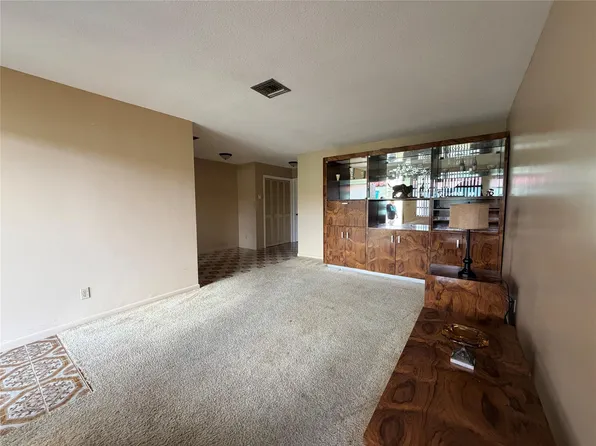 18 SW 13th St, Dania, FL