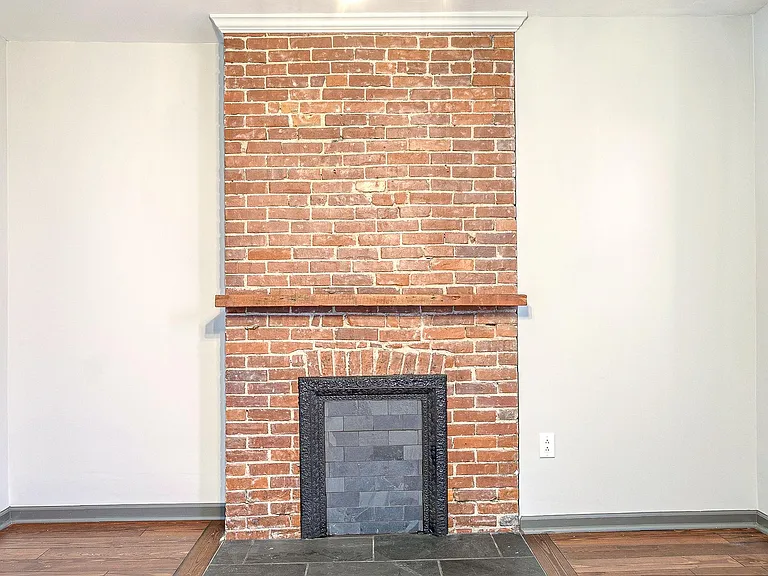 242 Edmond St — Photo 8