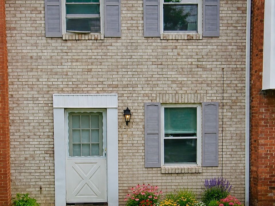 1st image of 214-226 Maiden Ln #216