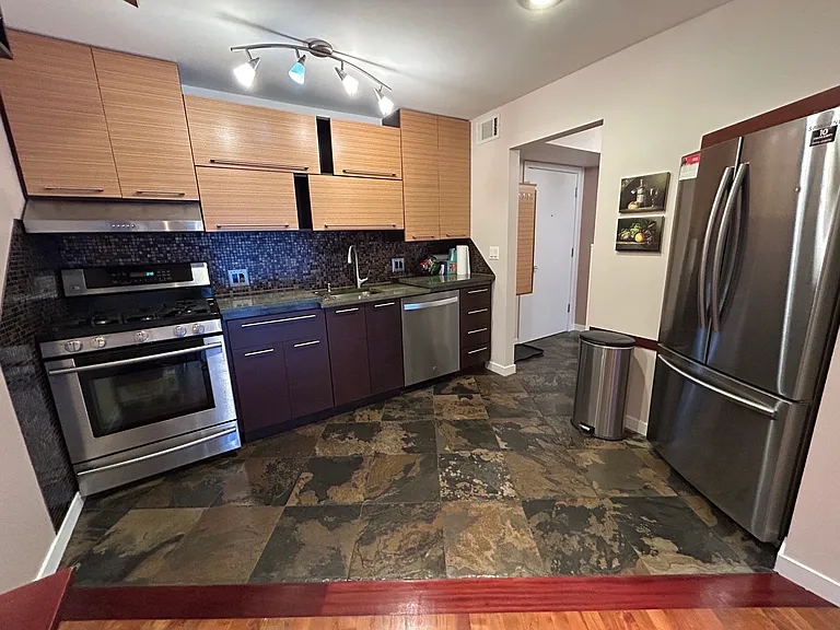 5400 Carriageway Dr — Photo 5