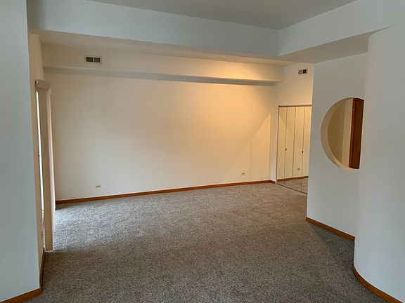 2nd image of 928 W Leland Ave #2