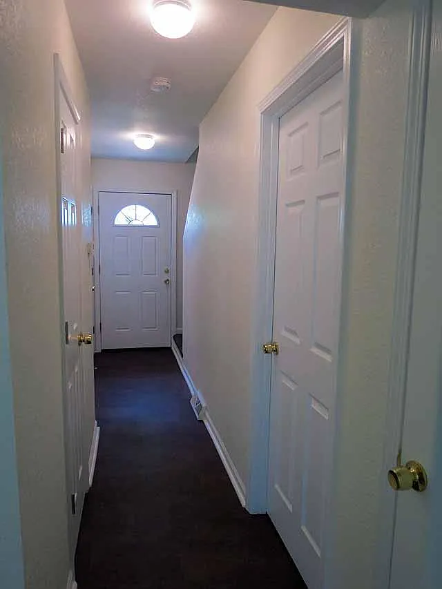 3 bed, 1.5 bath, 1300 sqft, $1,400 — Photo 1