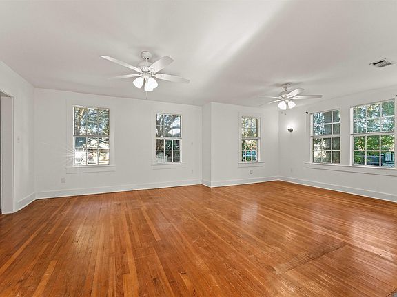 5th image of 2284 Hollydale Ave