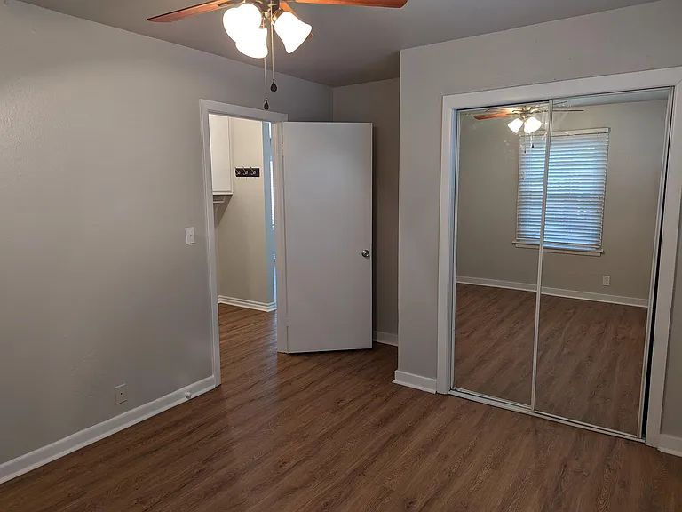 1027 W Apache St — Photo 19