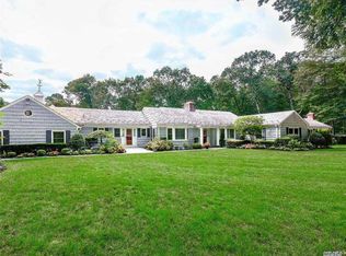 105 Brookville Ln, Glen Head, NY 11545