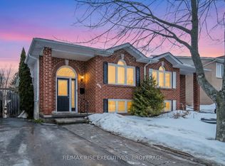 984 Waterbury Cres, Kingston, ON K7M 8V3