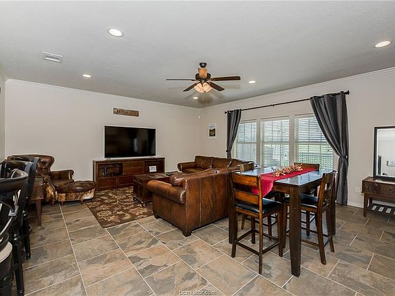 4th image of 1408 Crescent Ridge Dr