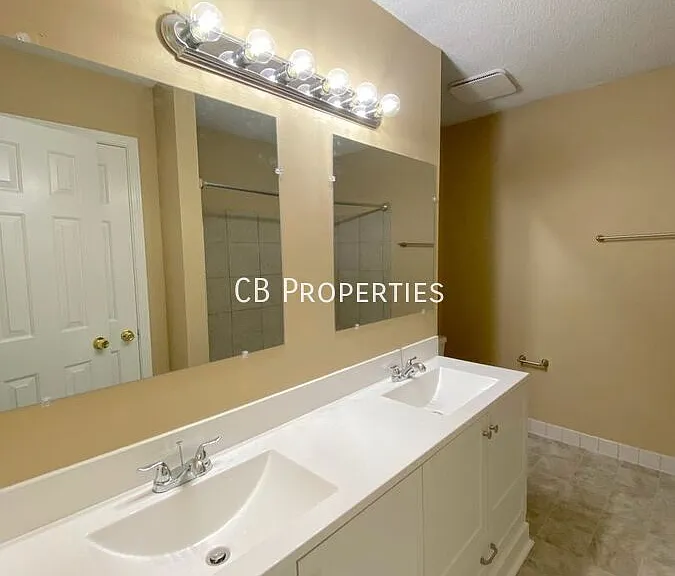 6930 Autumnhill Ln — Photo 9