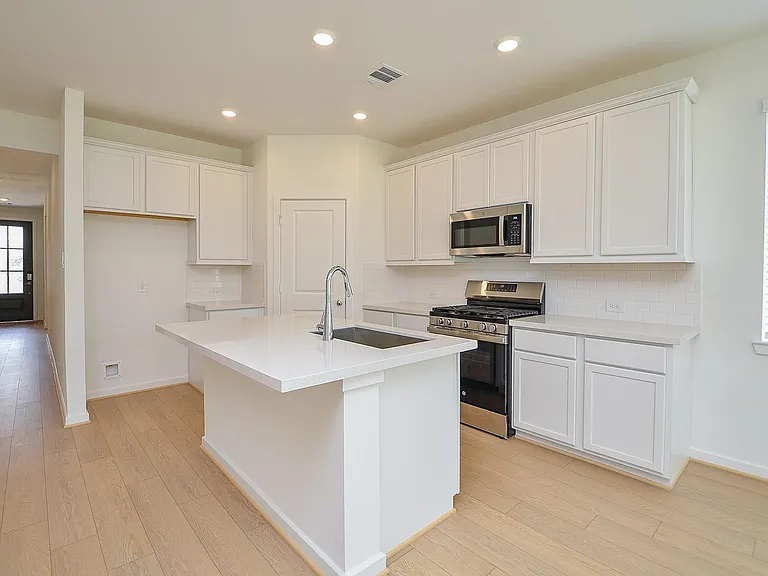 9727 Rialto Heights Dr — Photo 6
