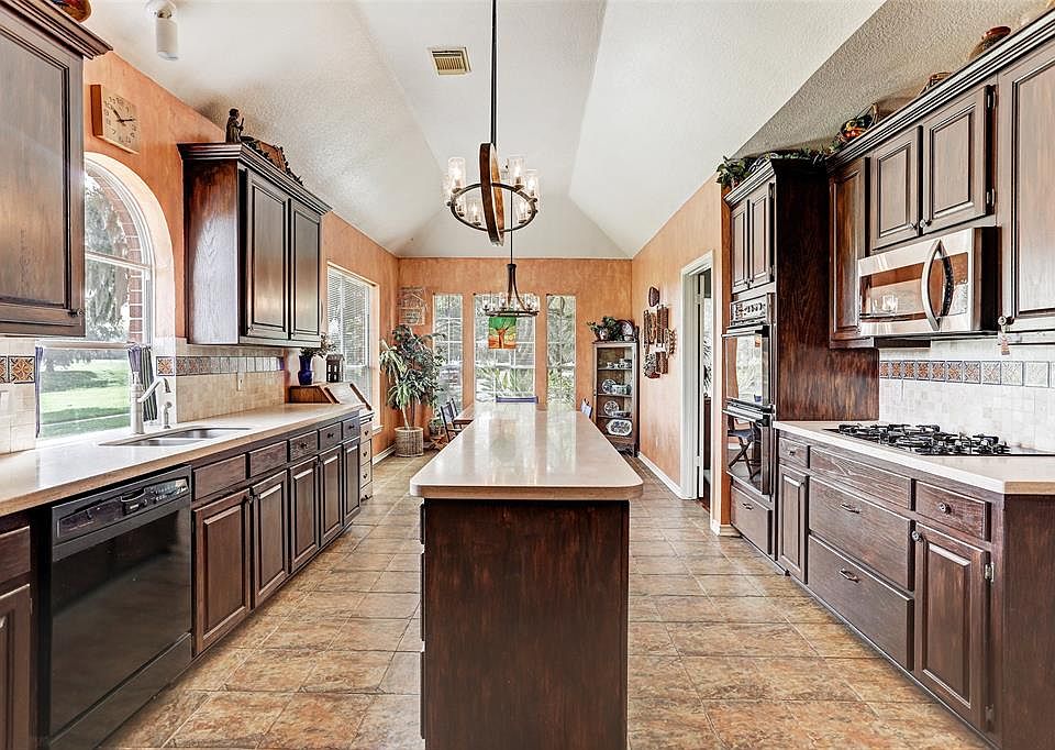 1st image of 1531 Old Elm Trl