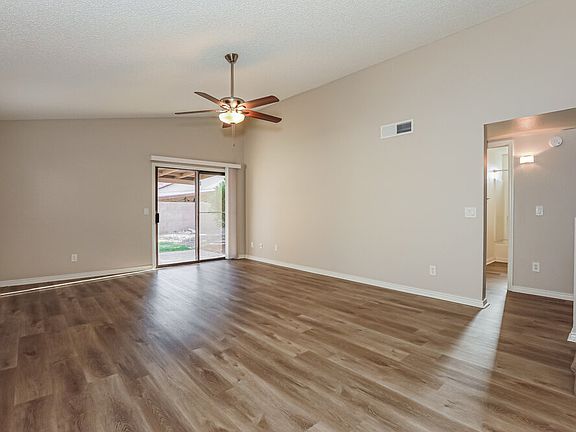 4th image of 4527 E Hampton Ave #2