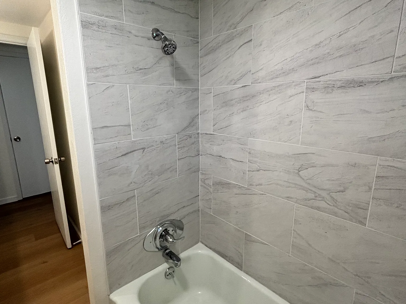 2 bed, 1.5 bath, 1300 sqft, $1,375 — Photo 4