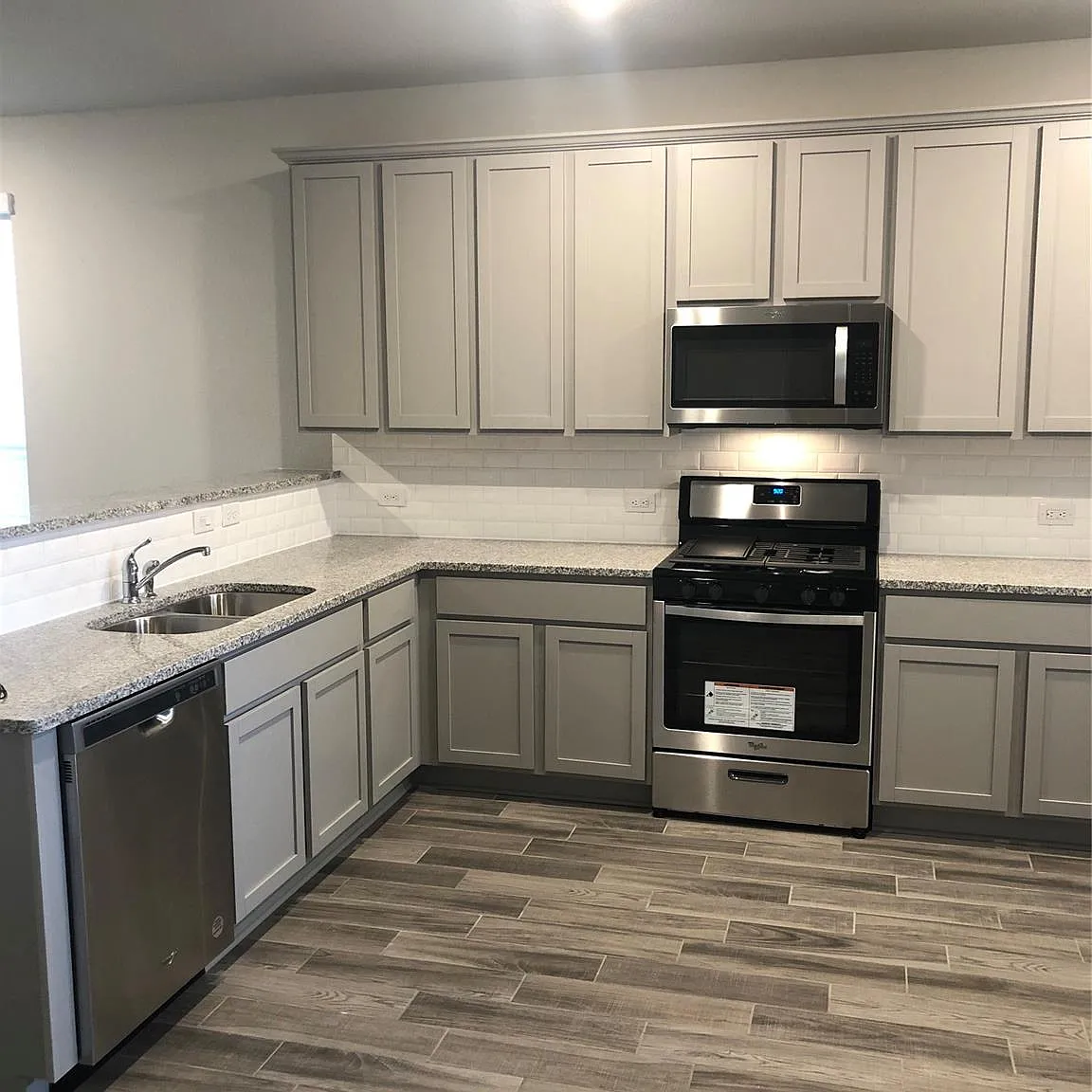 3 bed, 2.0 bath, 1557 sqft, $1,980 — Photo 2