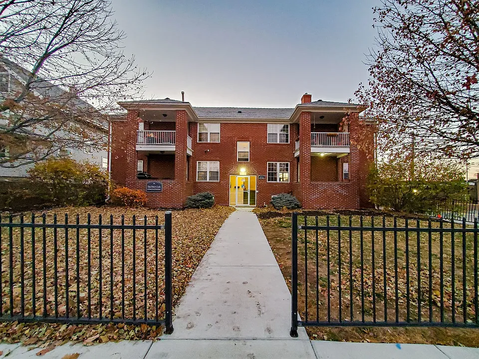814 S 38th St