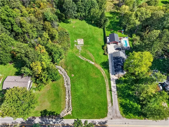 335 E King St, Chardon, OH 44024