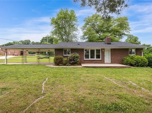 2846 Old Salisbury Rd, Winston Salem, NC 27127