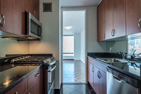 Rented by Solow Realty | media 21