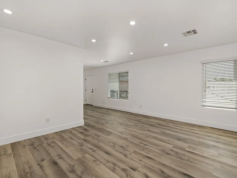 2729 Frankel St #1/2 — Photo 22