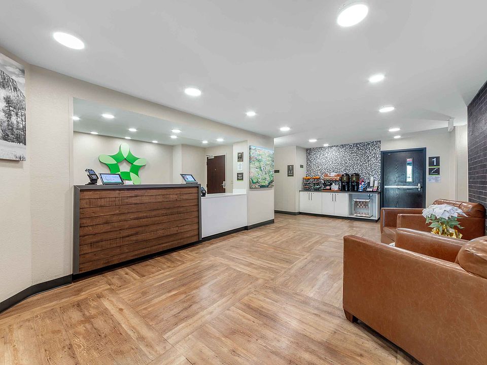Lobby and Guest Check-in