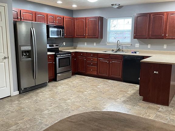 4th image of 5500 N Bluegrass Cir