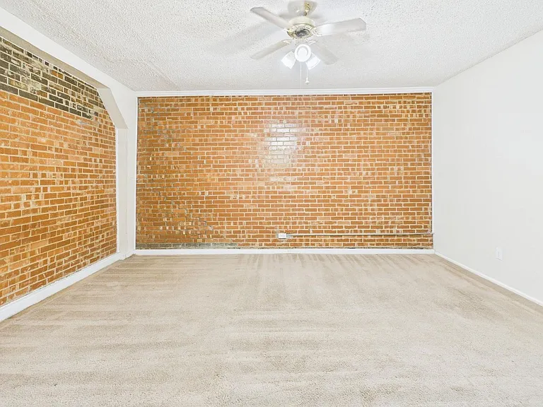 Cozy 1 Bedroom Apartment — Photo 13