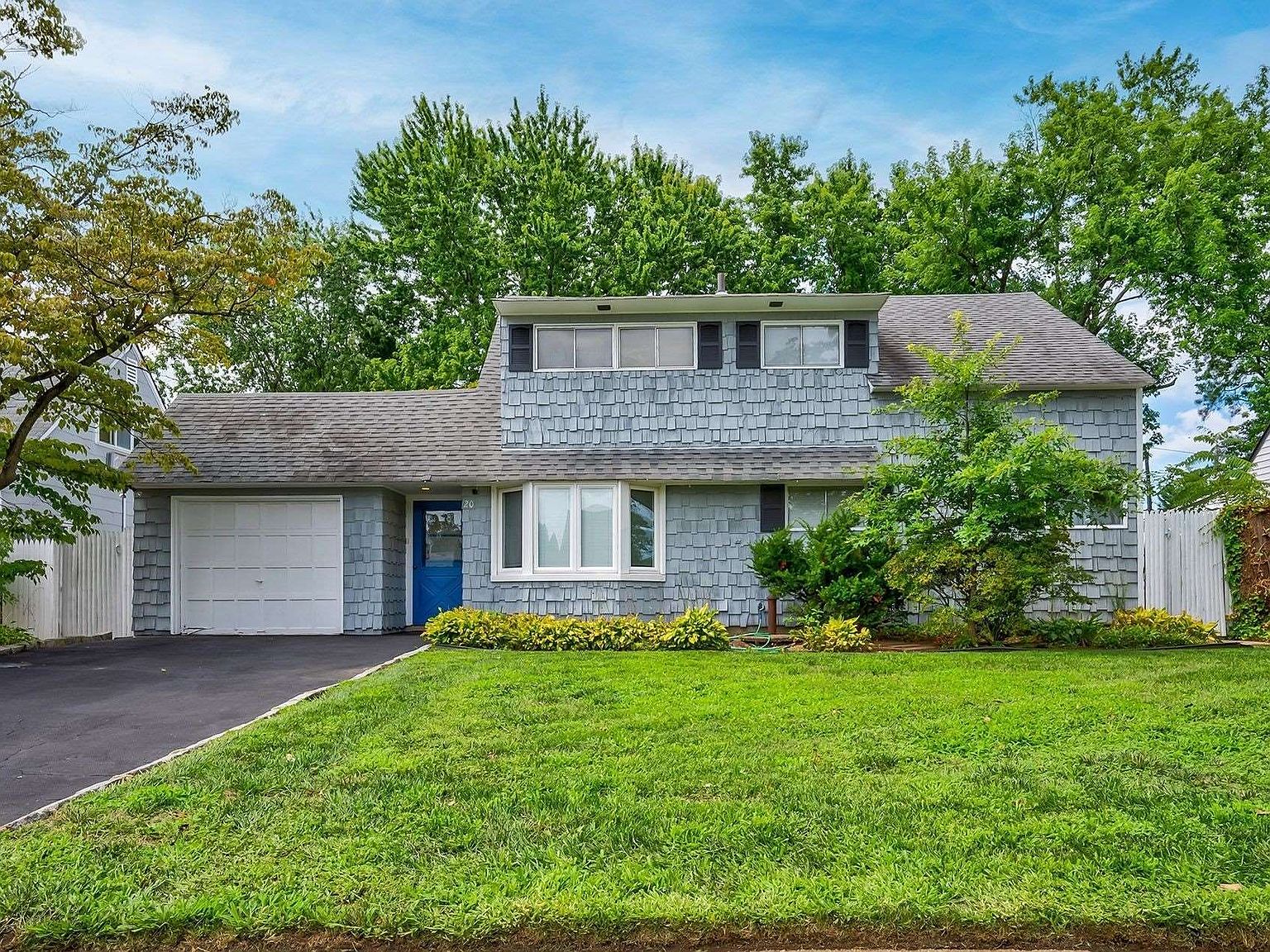 20 Glow Lane, Hicksville, NY 11801 Zillow