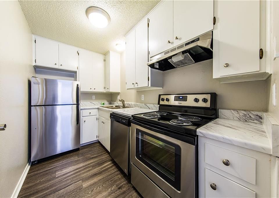 1st image of 105 W 38th 1/2 St #201