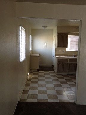 5th image of 20523 Kenwood Ave