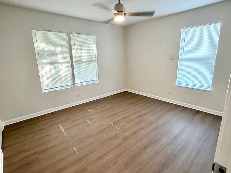 526 E Palfrey St — Photo 9