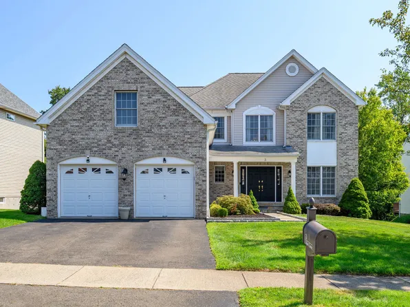 3 Lilac Lane, Danbury, CT 06810