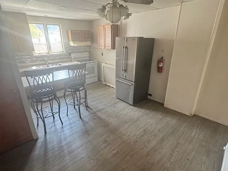 517 E Arch St — Photo 8